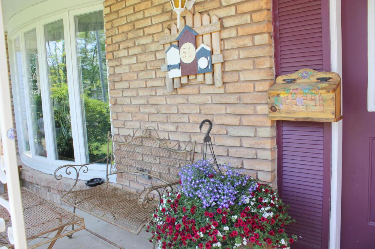 Carrousel Bed & Breakfast Cayuga Extérieur photo