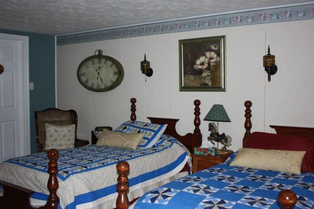 Carrousel Bed & Breakfast Cayuga Extérieur photo