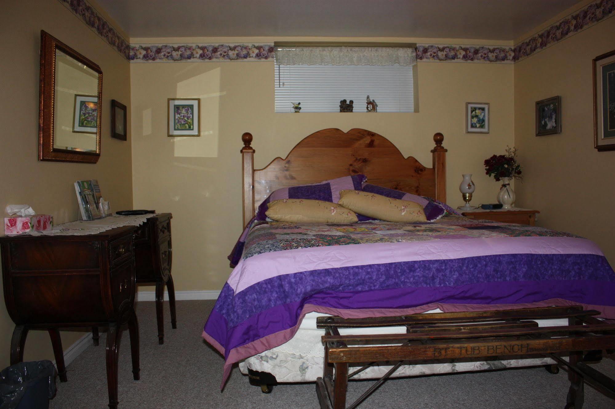 Carrousel Bed & Breakfast Cayuga Extérieur photo