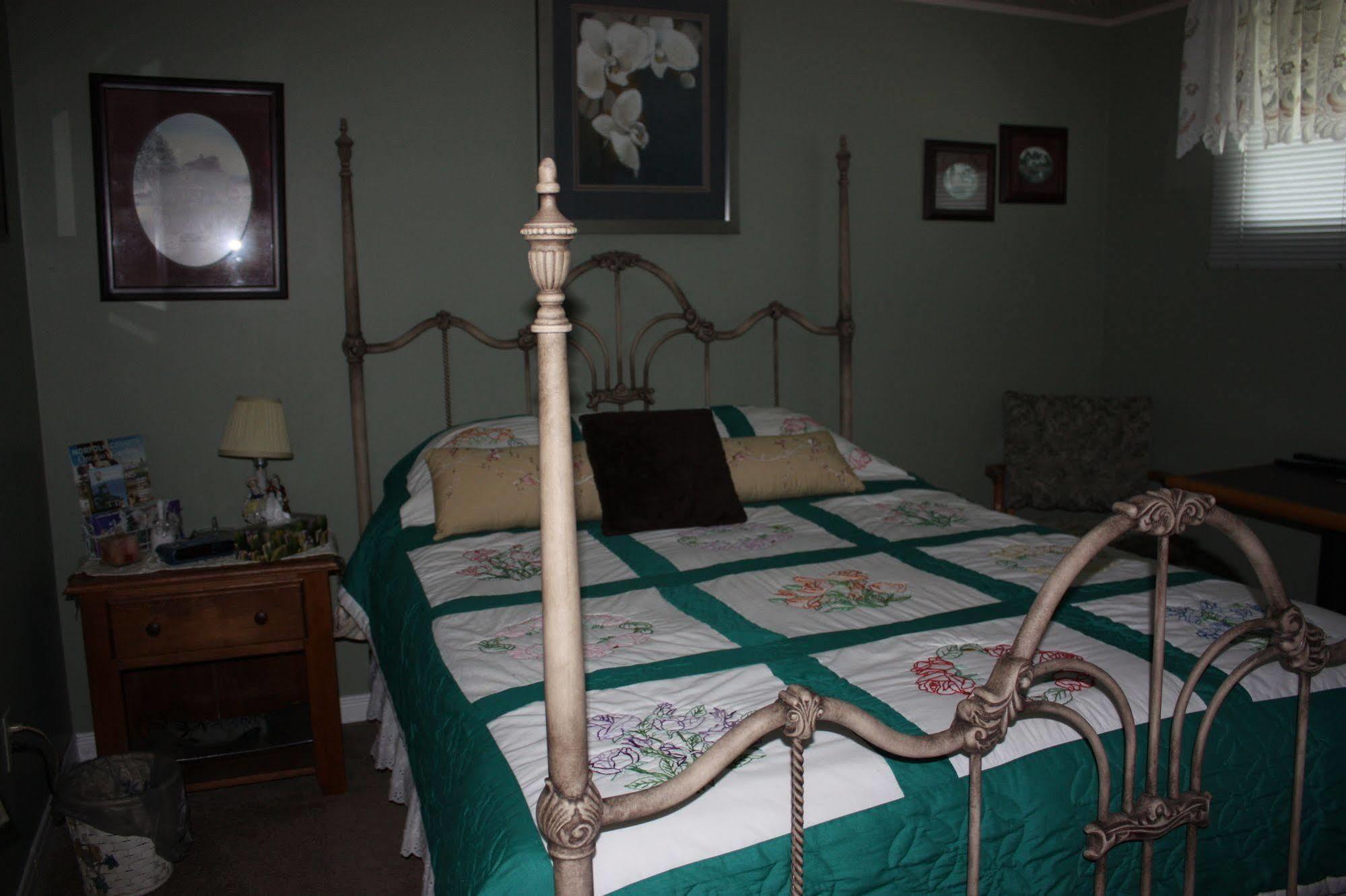 Carrousel Bed & Breakfast Cayuga Extérieur photo